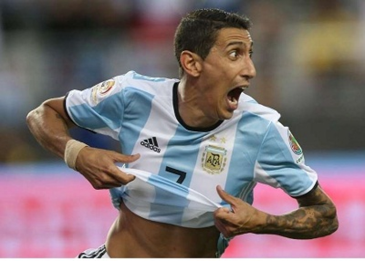 Di María comemora gol na vitória da Argentina sobre o Chile 