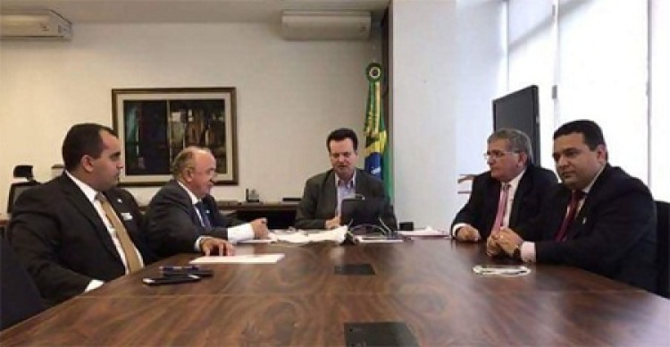 Os deputados piauienses Júlio César (Federal) e Georgiano Neto (estadual) participaram da reunião