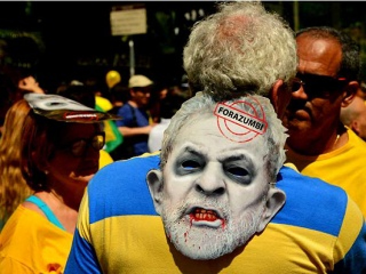 Adesão de manifestantes contra Dilma triplicou em 13 dias nas redes sociais (O Financista/Márcio Juliboni) 