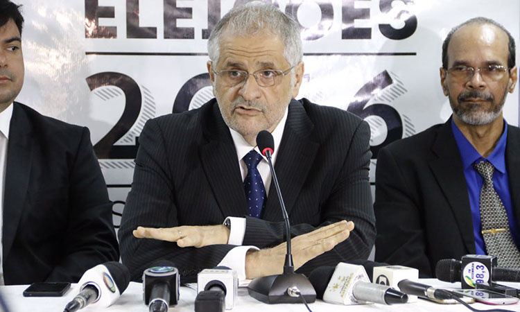 Presidente do Tribunal Regional Eleitoral do Piauí, o desembargador Joaquim Santana