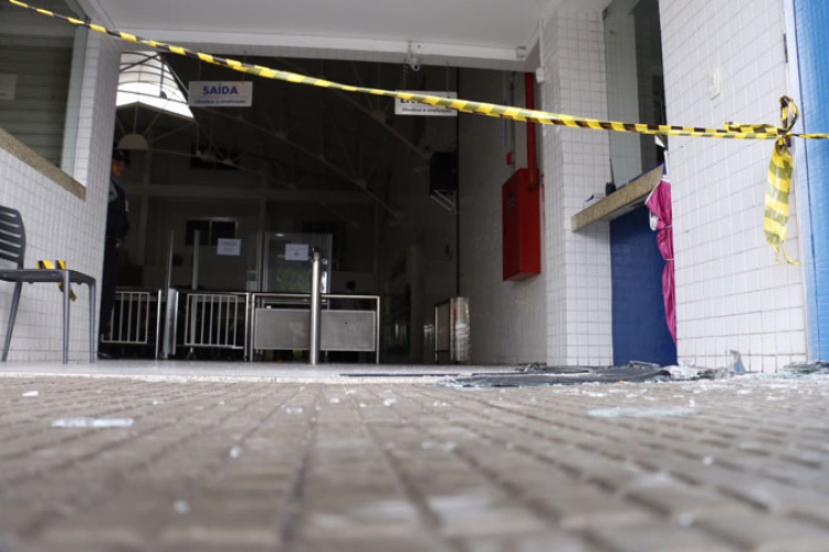 Arrombamento em terminal instalado dentro de escola. Foto: Wilson Filho