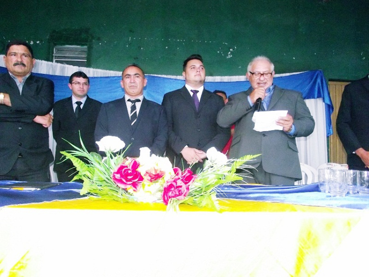 Prefeito Netinho proferindo discurso de posse 