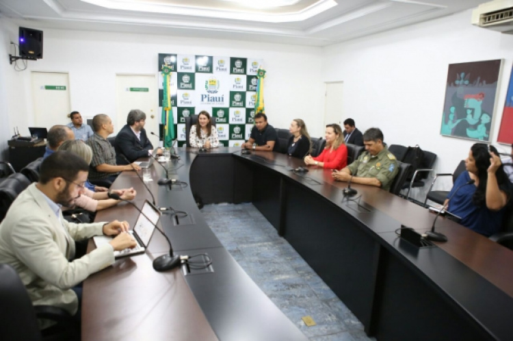 Técnicos da ATI apresentam protótipo do aplicativo Salve Maria (Foto:Benonias Cardoso)