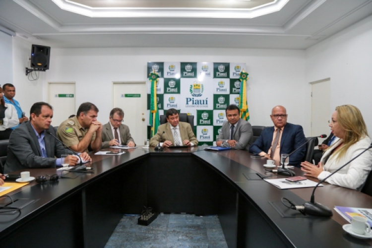 Reunião com o Secretário de Segurança, Comandante da PM,Sindepol e Sinpolpi( Foto: Jorge Henrique Bastos)