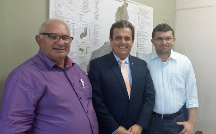 Prefeito Netinho, Henrique Pires(presidente da Funasa) e o vereador Ronnivom Lima 