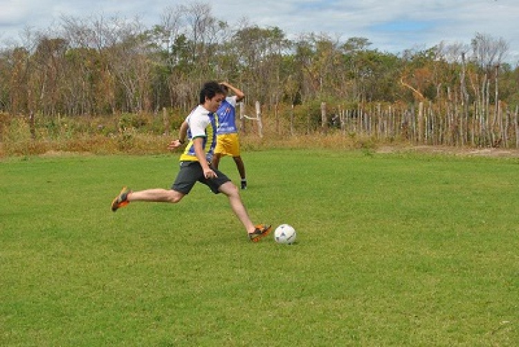 Pompilim , em arrancada para o ataque onde culminou com  gol na partida 