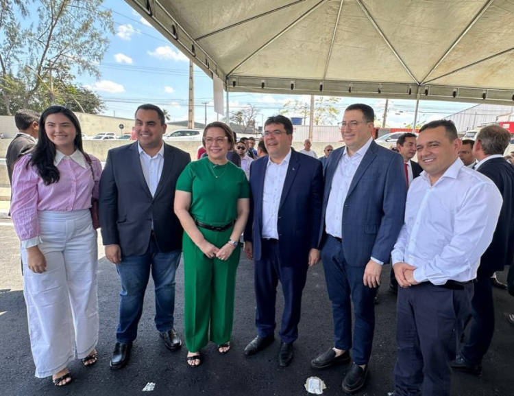 Candidata a vereadora, Letítica Monte (PSD), de SMT, participa de inauguração de obra do Governo em Teresina  PI.