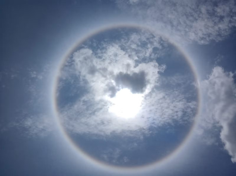 Halo solar se forma ao redor do sol chama a atenção no Piauí — Foto: Reprodução/Jacilene Denise