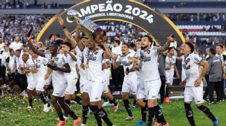 Jogadores do Botafogo comemoram a conquista da Libertadores 2024 Buda Mendes/Getty Images