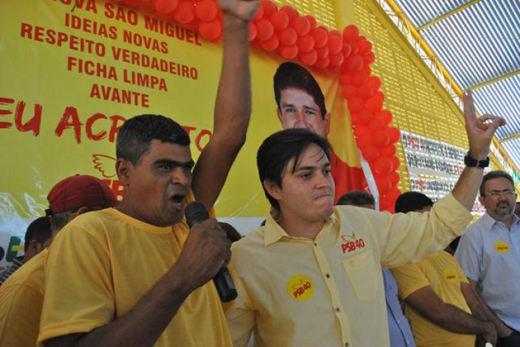 Liderança em discurso na Convenção Partidária 